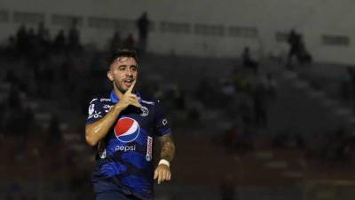 El festejo de Auzmeni en uno de sus dos goles.