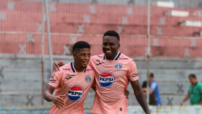 Jorge Serrano y Caros Mejía marcaron dos de los tres goles en el triunfazo del Motagua ante Victoria.