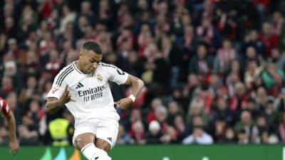 El lanzamiento penal de Mbappé fue detenido por el portero del Athletic Club.