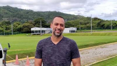 Fabio De Souza, ex jugador brasileño del Olimpia, estuvo en el entrenamiento del equipo merengue en el Centro de Alto Rendimiento.