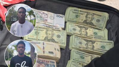 Los paquetes de dinero estaban rodeados de café, presuntamente con el propósito de evitar que fueran detectados por los perros policiales durante las inspecciones