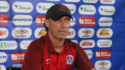 Pedro Troglio, durante la conferencia de prensa que dio tras el triunfo de Olimpia ante Real España.