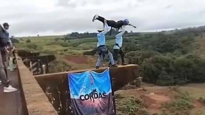 La madre de María Eduarda Rodrigues de Freitas, la joven de 21 años que murió durante una actividad de salto bungee en Brasil, rompió el silencio con una emotiva carta en la que recordó la vida de su hija y exigió justicia por su muerte.