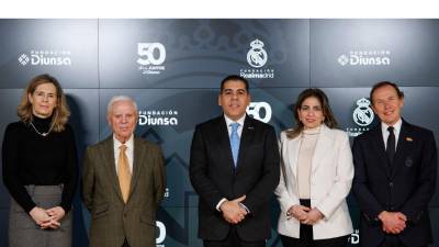 Representantes de la Fundación Real Madrid y la Fundación Diunsa durante el acto de renovación del convenio de cooperación, celebrado en la Ciudad Real Madrid, en el marco del 15º aniversario de su alianza estratégica y el 50º aniversario de Diunsa.