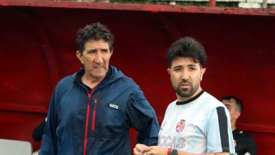 Eric Vargas asiste a su padre Héctor Vargas en la Real Sociedad.