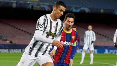<b>El fútbol se unió por Messi.</b> Grandes figuras dejaron mensajes de cariño luego de la emotiva despedida de Leo a su padre, entre ellos Cristiano Ronaldo. FOTO EFE y redes.