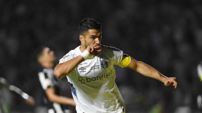 Luis Suárez la rompió con un hat-trick en la remontada del Gremio de Porto Alegre en el campo del Botafogo.