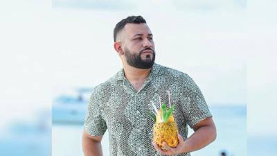El mundo de la moda y la belleza en Honduras se encuentra de luto tras conocerse el fallecimiento del reconocido diseñador hondureño Carlos Mejía, originario de Sabá, departamento de Colón.