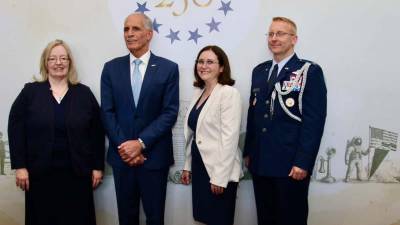 La Embajada de Estados Unidos en Honduras conmemoró este martes, de forma anticipada, el 250 aniversario de la independencia estadounidense con una ceremonia que reunió a autoridades hondureñas, representantes diplomáticos, destacados empresarios e invitados especiales en Tegucigalpa.