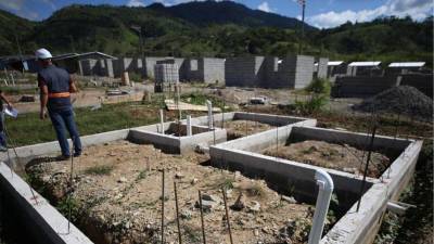 La Secretaría de Vivienda y Asentamientos Humanos (Seviah) presentó una propuesta de subsidios para ampliar el acceso a la vivienda de interés social, especialmente entre las familias de menores ingresos. El plan, incluido en el <b>Plan Nacional para la Inclusión Financiera en Vivienda 2026-2030</b>, plantea otorgar bonos de hasta L82,500 y subsidios mensuales durante los primeros 10 años del financiamiento, con el propósito de reducir las cuotas y facilitar la compra de una vivienda propia.