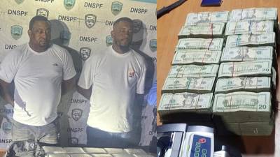 La Policía Nacional informó de la captura de dos ciudadanos en posesión de 308,000 dólares en la frontera entre Honduras y Nicaragua.