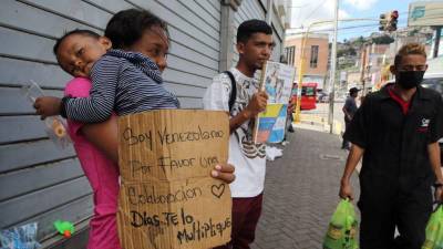 Migrantes venezolanos en su paso por Honduras.