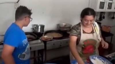 Todas las mañanas, Darling Hércules llegaba al comedor Alimentos Shalon, un pequeño negocio ubicado frente a la iglesia Católica y abajo del centro comunal del sector de La Jutosa, en Choloma.