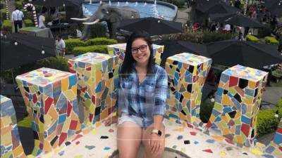 El asesinato de Kimberly Dayana Murillo Almendárez, de 28 años, ha causado conmoción entre familiares, amigos y habitantes de La Ceiba, Atlántida, donde la joven perdió la vida durante la madrugada de este domingo 6 de septiembre, mientras se encontraba a la orilla de la playa.