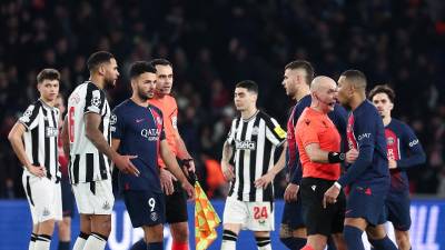 El colegiado de ese encuentro, el polaco Szymon Marciniak, pitó un penal a favor de los franceses en el minuto 90+6 tras la intervención de VAR