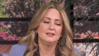 La conductora de televisión Andrea Legarreta llorando en el programa Hoy.