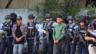 La Policía Nacional informó este martes sobre la captura de siete presuntos integrantes de una estructura criminal que estaría vinculada al homicidio múltiple ocurrido el pasado 21 de mayo en una finca de palma africana ubicada en la aldea Rigores, municipio de Trujillo, Colón.