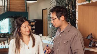 “Te recomendaría que antes averigües entre sus compañeros si no está casado o tiene novia”, le dice la Doctora Corazón.