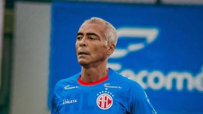 Romario compartió fotografías en sus redes sociales de su regreso al fútbol.