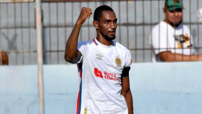 Jerry Bengtson se colocó como el segundo máximo goleador histórico en la Liga Nacional.