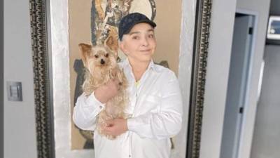 La actriz Ana Martín y su perrita.