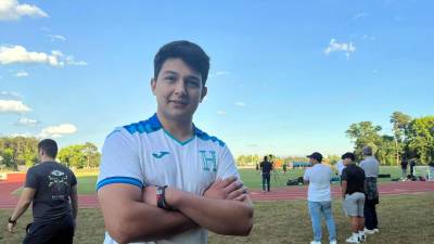 Thiago, uno de los hijos de Diego Vázquez, presente en el entrenamiento de la Selección de Honduras.