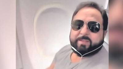 Redondo fue captado en un asiento de primera clase.