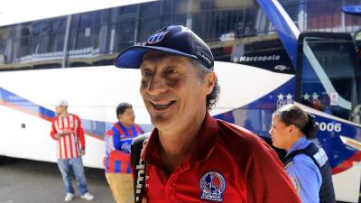 La felicidad de Pedro Troglio a su llegada al estadio Ceibeño para el partido contra el Victoria.