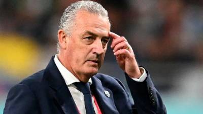 Con Alfaro en el banquillo, Costa Rica perdió dos partidos con Panamá, cayó en un amistoso contra Argentina, venció a El Salvador y Honduras y empató con Uruguay.