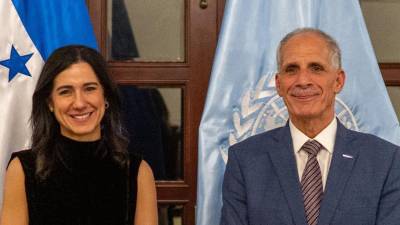 Michelle Muschett, subsecretaria general de las Naciones Unidas y administradora adjunta del Programa de las Naciones Unidas para el Desarrollo (PNUD), y Nasry Asfura, presidente de la República de Honduras.