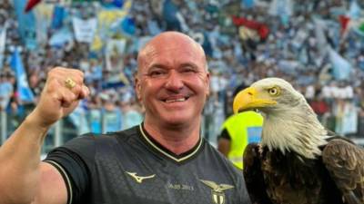 Juan Bernabé ha sido el adiestrador del águila Olympia, símbolo del club Lazio.
