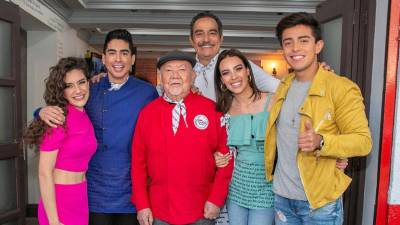 Pese a estar al borde de la muerte, el reconocido actor de Televisa, se niega a someterse a su tratamiento.