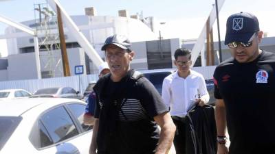 Pedro Troglio volvió al país y llegó al Aeropuerto Ramón Villeda Morales de San Pedro Sula.