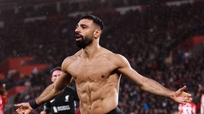 Salah se lució con un doblete y le dio una enorme victoria al Liverpool en casa del Southampton.