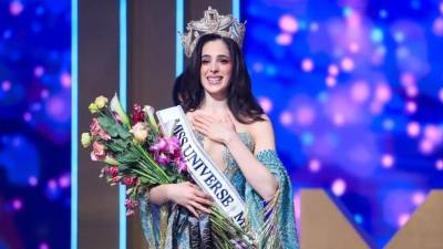 Lo que empezó como un sueño de las reinas de belleza por representar a sus países en la edición 74 de Miss Universe, este año ha sido dominado por una agresión verbal a la mexicana Fátima Bosch, escándalos internos, rumores de venta y una crisis de credibilidad. Sin importar las polémicas, la gran final del certamen se realizará el 21 de noviembre en Bangkok, Tailandia.