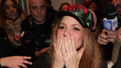 Shakira salió de su casa a convivir con sus fans.