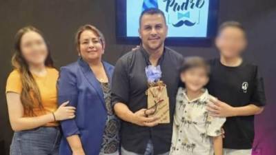 Yeni Reyes, su esposo Rubén Matamoros y sus tres hijos.