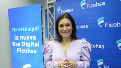 Vicepresidente regional de Transformación Digital, Angélica Ardila, en el lanzamiento de la nueva era digital de Banco Ficohsa.