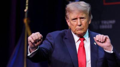 Donald Trump mantiene favoritismo en los sondeos.