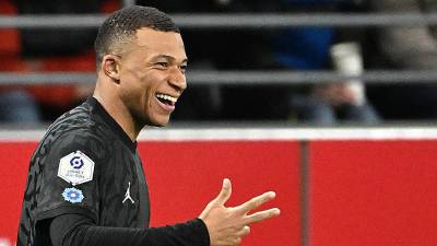 Mbappé abrió el marcador apenas a los dos minutos y fue el encargado de darle la victoria al PSG con un triplete ante el Reims en la Ligue 1.