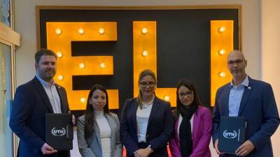 Ejecutivos de UTH y autoridades de Eli Schools en Irlanda.