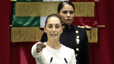 La presidenta de México Claudia Sheinbaum, toma protesta en la Cámara de Diputados este martes en la Ciudad de México.