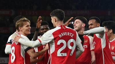 Jugadores del Arsenal celebrando uno de los goles en la paliza ante Chelsea.