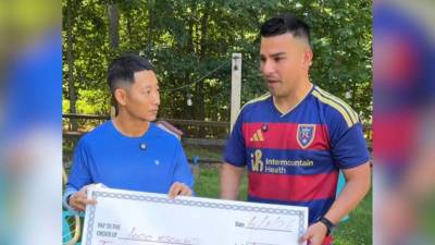 El creador de contenido salvadoreño LópezTips sorprendió a miles de seguidores al realizar una importante donación de 10 mil dólares a la fundación liderada por Shin Fujiyama y su proyecto que tiene como meta contribuir a la construcción y mejora de 1,000 escuelas en Honduras.