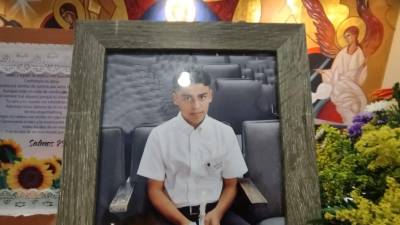 En la iglesia San Juan Bautista de la colonia Kennedy de Tegucigalpa se llevó a cabo el velatorio del estudiante a asesinado por un supuesto compañero.