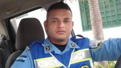 Cuando celebraba un fin de semana libre, el policía Rony Martínez murió tras enfrentarse a tiros con un sujeto con el que habría iniciado una discusión en un local de bebidas alcohólicas.