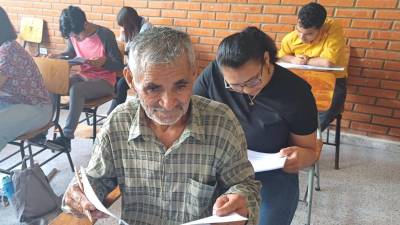 Don Guadalupe Pineda se sometió a la Prueba de Aptitud Académica de la UPNFM.