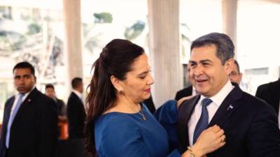 Juan Orlando Hernández pidió a los nacionalistas que respalden a su esposa, Ana García.