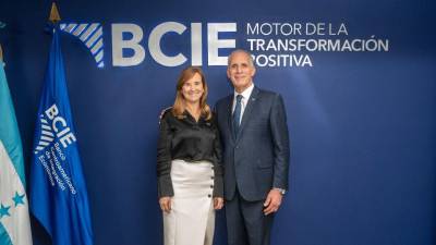 La Presidenta Ejecutiva del Banco Centroamericano de Integración Económica sostuvo una reunión de alto nivel con el mandatario hondureño para revisar la cartera activa y definir prioridades estratégicas.