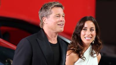 Brad Pitt e Inés de Ramón están muy enamorados.
